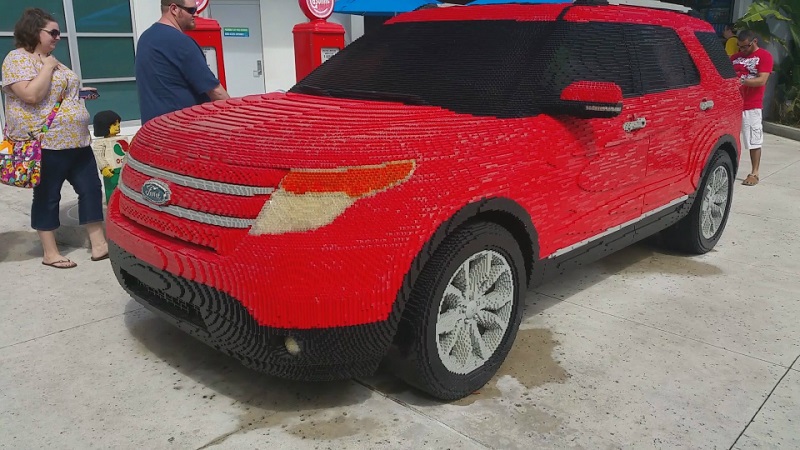 Ford Explorer в Legoland во Флориде