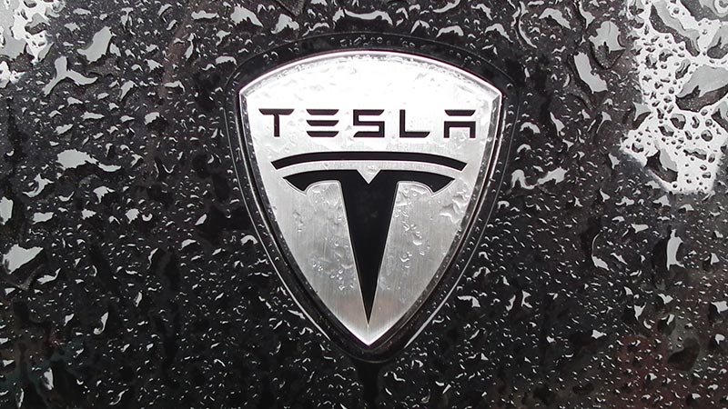 Tesla впервые попала в список ста самых дорогих брендов в мире